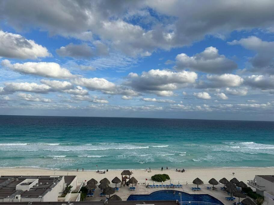 Amazing Beachfront Apartment كانكون المظهر الخارجي الصورة