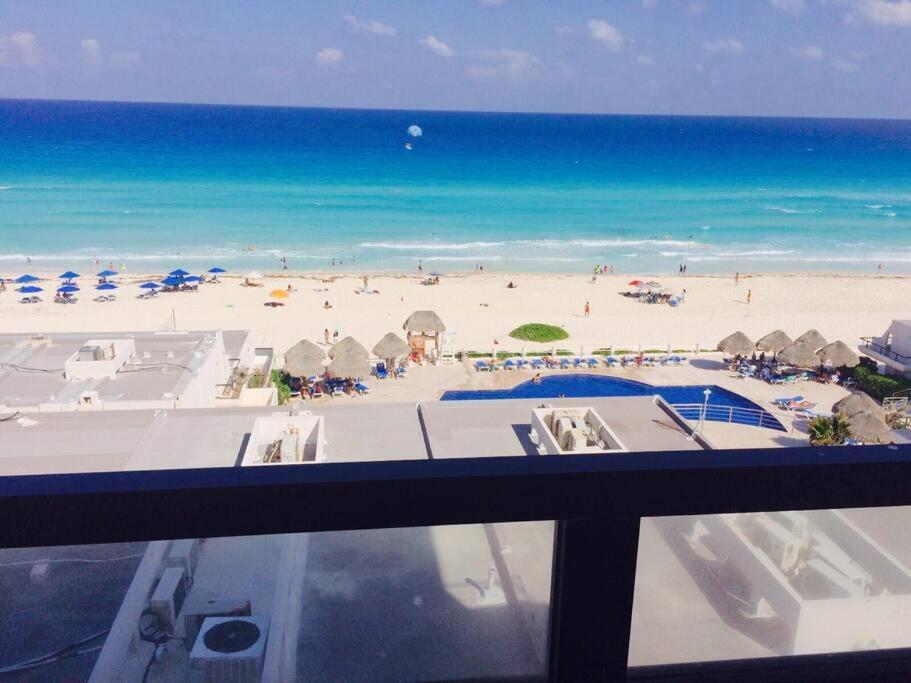 Amazing Beachfront Apartment كانكون المظهر الخارجي الصورة