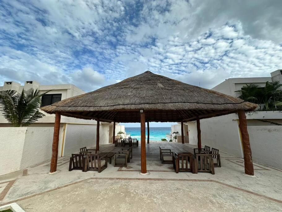 Amazing Beachfront Apartment كانكون المظهر الخارجي الصورة