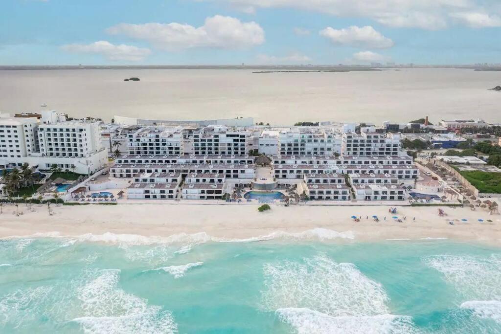 Amazing Beachfront Apartment كانكون المظهر الخارجي الصورة